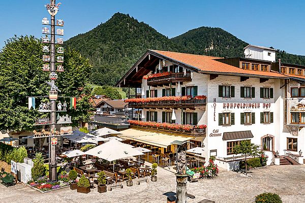 Biergarten im Hotel Ruhpoldinger Hof im Sommer